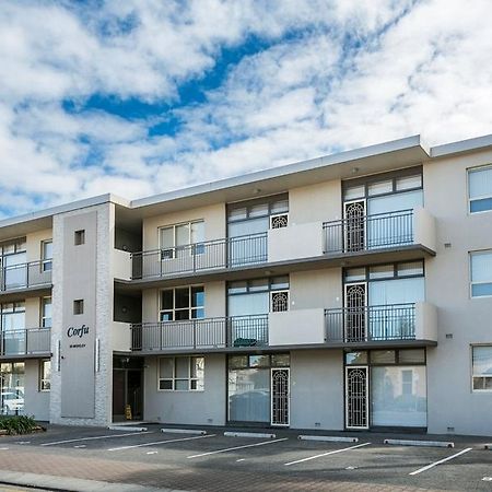 Glenelg Holiday Apartments - Corfu Adelaide Zimmer foto