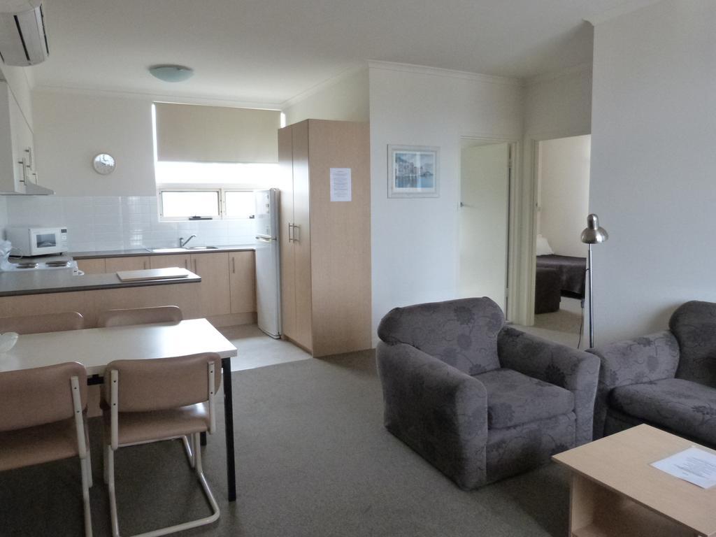 Glenelg Holiday Apartments - Corfu Adelaide Zimmer foto