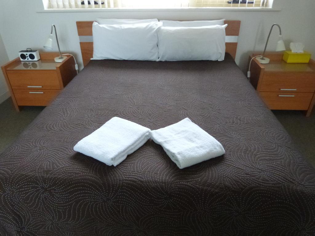 Glenelg Holiday Apartments - Corfu Adelaide Zimmer foto